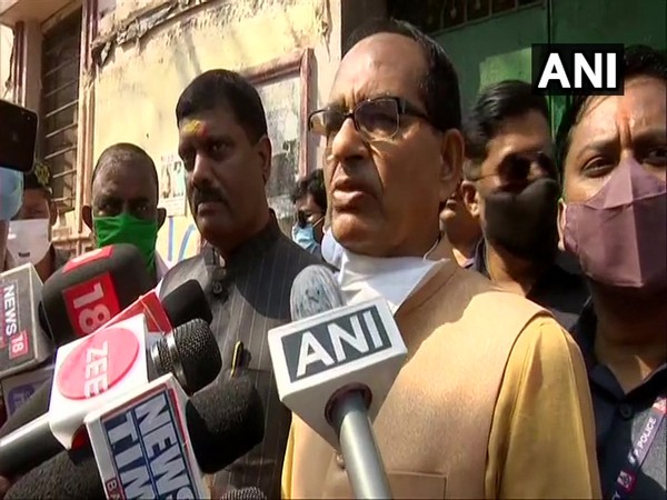 Madhya Pradesh Chief Minister Shivraj Singh at Kalighat temple, Kolkata(Photo/ANI)