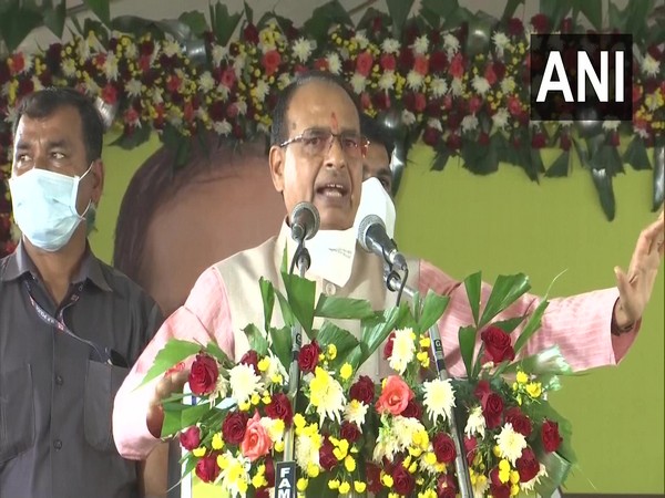 Madhya Pradesh Chief Minister Shivraj Singh Chouhan addresses the public in Agar Malwa on Sunday. (Photo/ANI)
