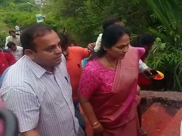 BJP MP Shibha Karandlaje climbing steps at Chamundi hills on Friday. Photo/ANI
