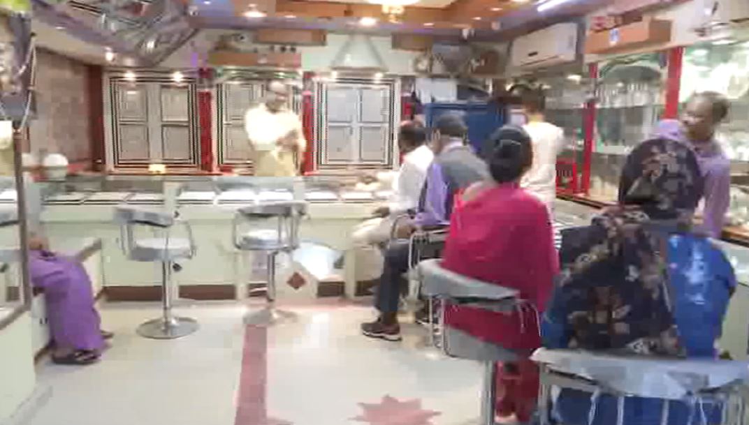 Navatran Jewellers and Brothers shop in Patna. Photo/ANI