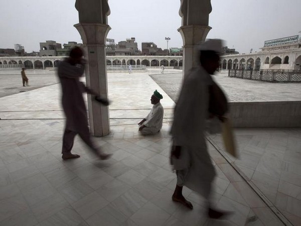 Data Darbar shrine in Lahore
