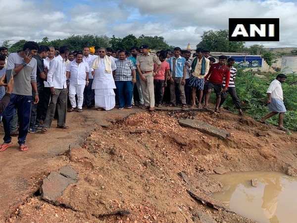 Congress leader and Karnataka's former Chief Minister Siddaramaiah visited flood-affected areas near Badami today. 