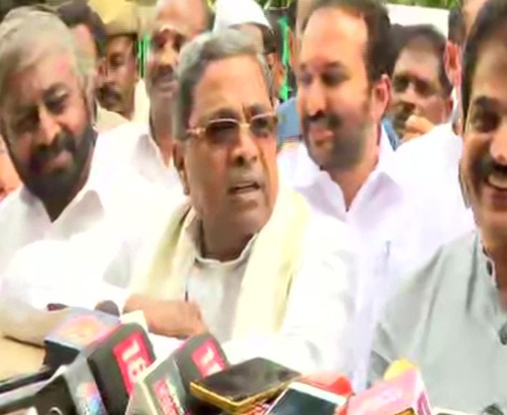 Karnataka Congress Legislature Party leader Siddaramaiah speaking to media.