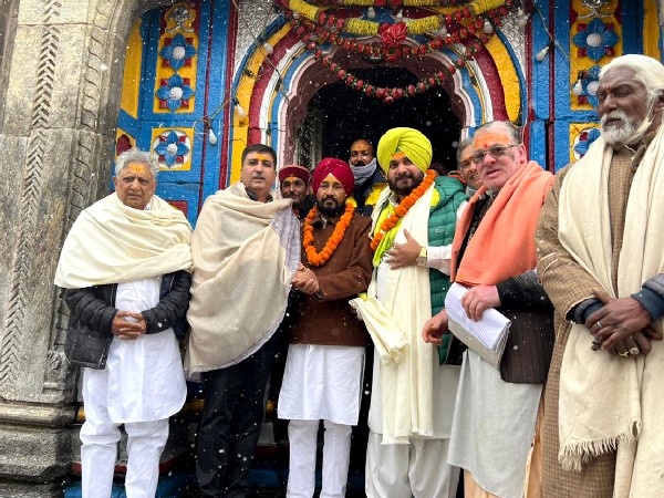 Punjab CM Charanjit Singh Channi and Punjab Congress chief Navjot Singh Sidhu visited Kedarnath temple on Tuesday. (ANI Photo)