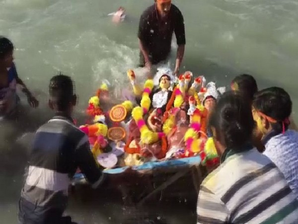 The immersion of Durga idols was carried by devotees in Siliguri on Tuesday. Photo/ANI