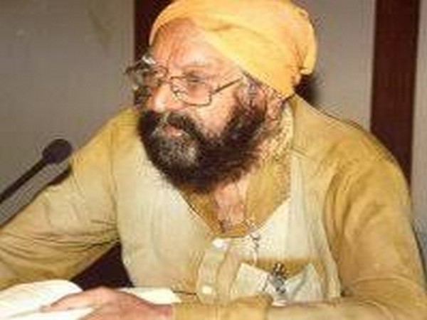 Khushwant Singh (file pic)