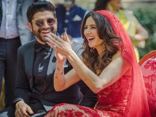 Farhan Akhtar and Shibani Dandekar (Image source: Instagram)