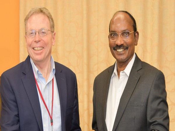 Professor David Tirrell and ISRO chairman Dr K Sivan (right)