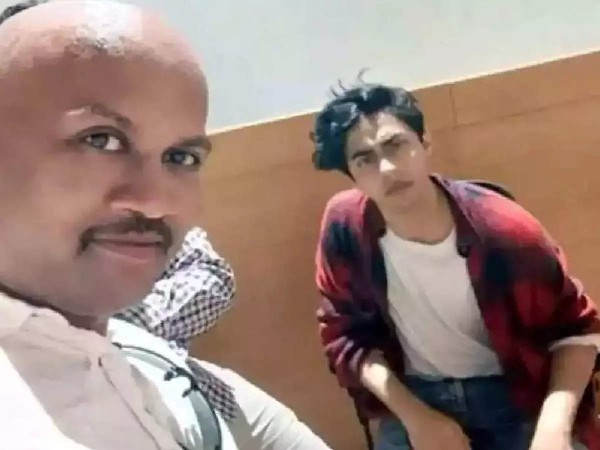 KP Gosavi with Aryan Khan in a viral photo (Photo/ANI)