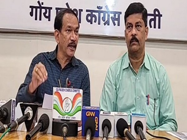 Goa Congress Chief Girish Chodankar with Congress leader Amarnath Panajikar (Photo/ANI)