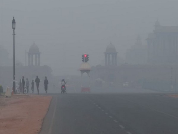 A thick layer of smog engulfed Rajpath in New Delhi on Tuesday [Photo/ANI]