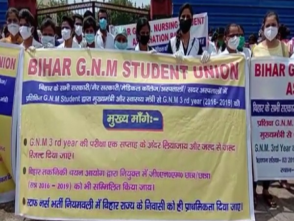 Members of the Bihar GNM Student Union Minister's outside the health minister's house. (Photo/ANI)