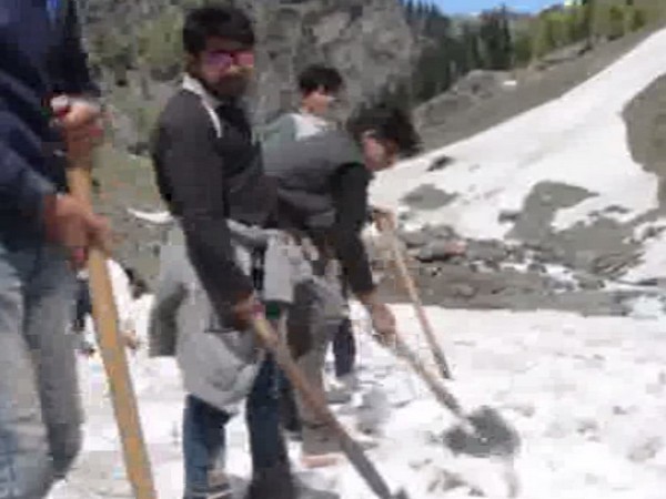 Snow-clearance is in full swing ahead of Amarnath Yatra on Pahalgam side 