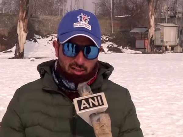 Snowshoe Federation of India organised a snowshoe run cum interaction programme in Srinagar for the first time. (Photo/ANI)
