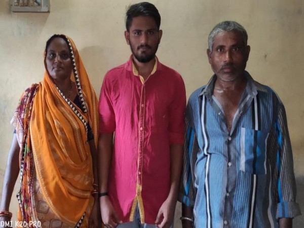 Vijay Makwana in the centre with his parents.
