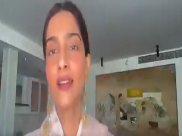 Sonam Kapoor  (Image courtesy: Twitter)