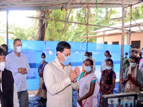 Assam Chief Minister Sarbananda Sonowal on Thursday visited a flood relief camp in the state. (Image Source/Twitter)
