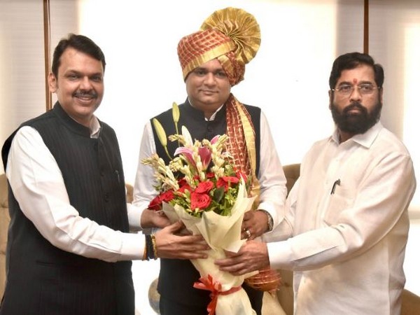Maharashtra CM and Deputy CM wished the newly elected Speaker of Assembly, Rahul Narwekar (in middle) (Photo/ANI)