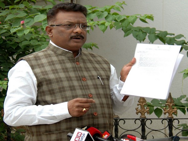 AICC national spokesperson Dr Dasoju Sravan addressing media persons in Hyderabad on Sunday. Photo/ANI