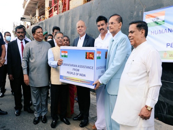 India delivers over 2 billion humanitarian assistance consignment to Sri Lanka(Photo: Twitter@IndiainSL)