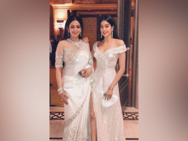 Janhvi Kapoor and her late mother Sridevi (Image source: Instagram)