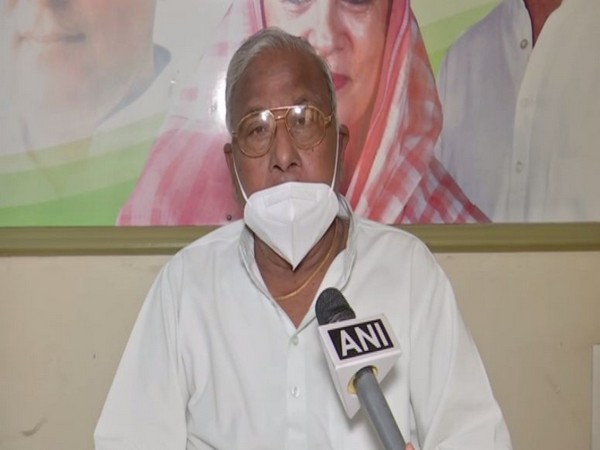 Congress leader V Hanumantha Rao (Photo/ANI)