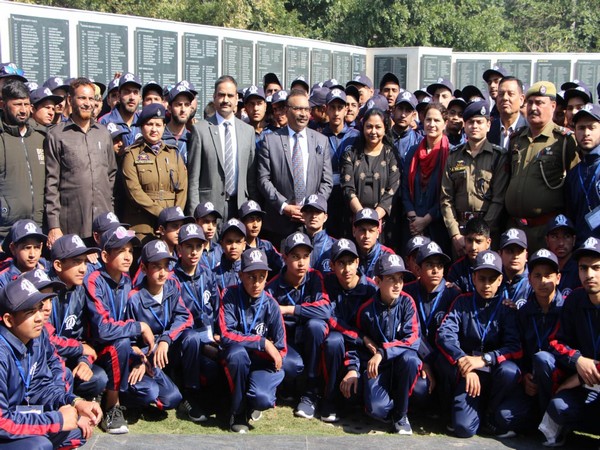 Jammu and Kashmir students who came for 'Bharat Darshan' tour