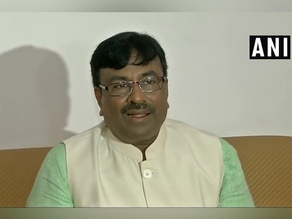 BJP leader Sudhir Mungantiwar (file pic)