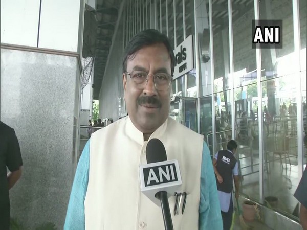 Maharashtra Finance Minister Sudhir Mungantiwar talking to ANI in Nagpur on Monday 