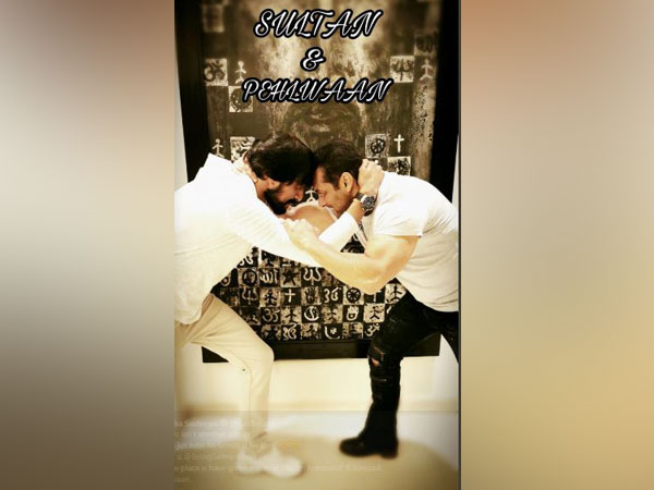  Kichcha Sudeepa and Salman Khan, Picture courtesy: Twitter