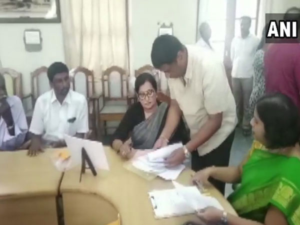 Sumalatha Ambareesh filing nomination from Mandya parliamentary constituency in Bengaluru on Wednesday. Photo/ANI