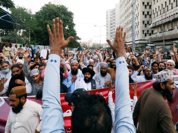 Supporters of the political party Tehreek-e-Labbaik Pakistan (TLP) during a protest in Karachi. (Image credit: Reuters)