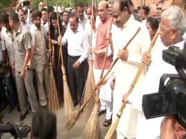 Lok Sabha Speaker Om Birla along with senior Cabinet Ministers at the launch of Swachchta Abhiyan in the Parliament Estate on Saturday in New Delhi. Photo/ANI