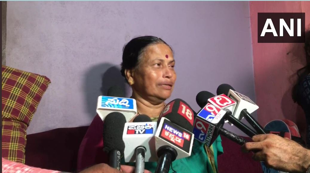 Mother of BJP youth wing worker Praveen Nettaru (Photo/ANI)