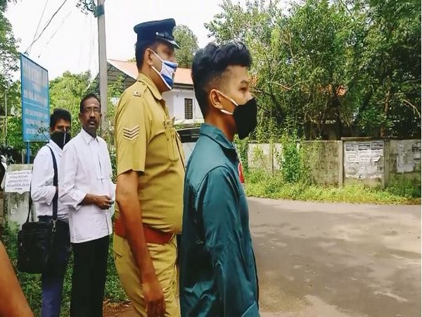 Accused Nidheesh with Kerala Police (Photo/ANI)