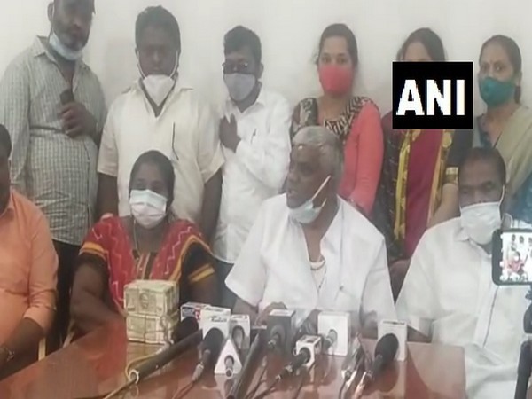 Visual of press conference addressed by JDS leader HD Revanna (Photo/ANI)