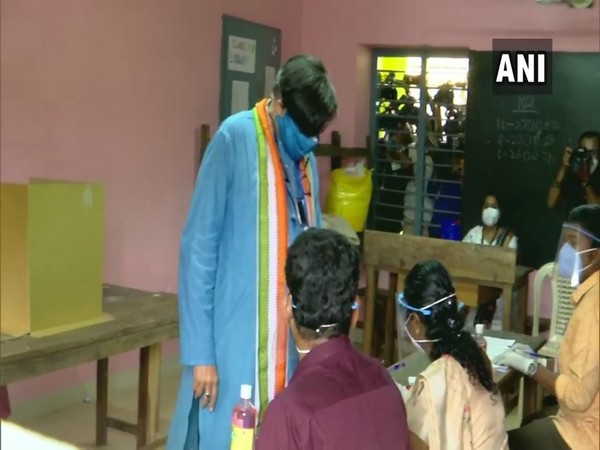 Congress leader Shashi Tharoor casting his vote in Thiruvananthapuram (Photo/ANI)