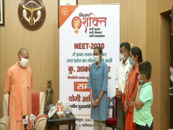 UP CM Yogi Adityanath with Akanksha Singh and her family (Photo/ANI)