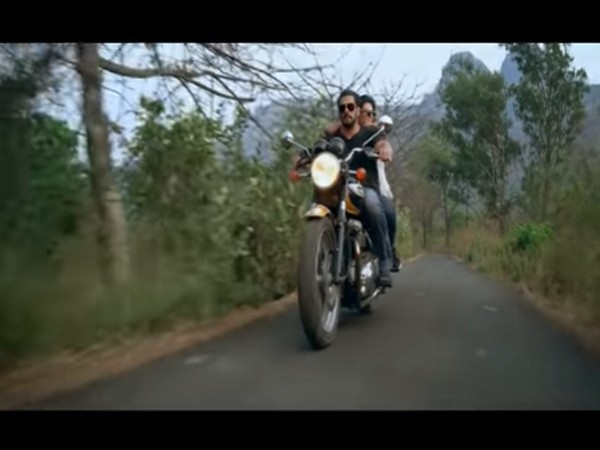 A still from the teaser of 'Tere Bina' starring Salman Khan and Jacqueline Fernandez (Image courtesy: YouTube) 