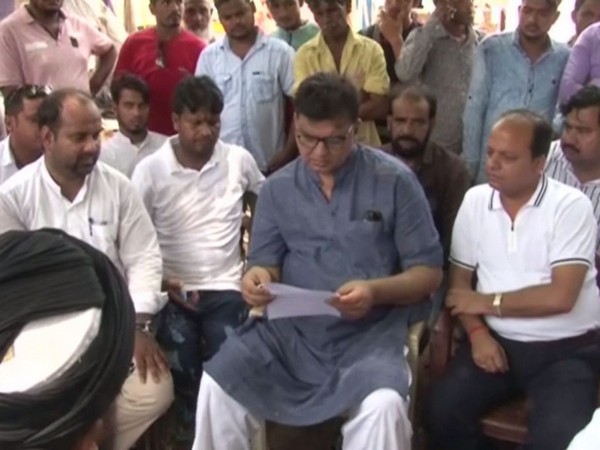 A team of AIMIM visited Tabrez's home in Kharsawanand area in Jharkhand on Wednesday. Photo/ANI