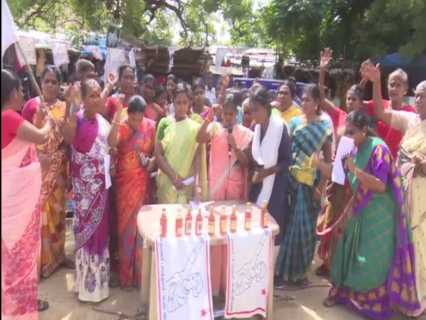 Women protest against opening of wine shop in Rameswaram on Sunday [Photo/ANI]