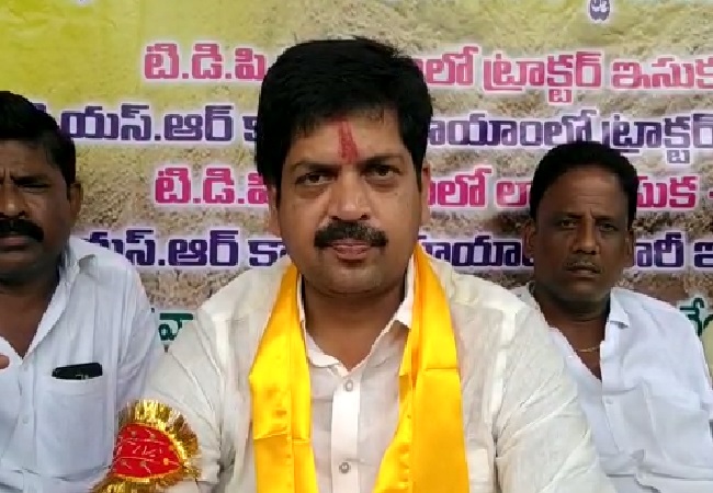 TDP leader Kollu Ravindra