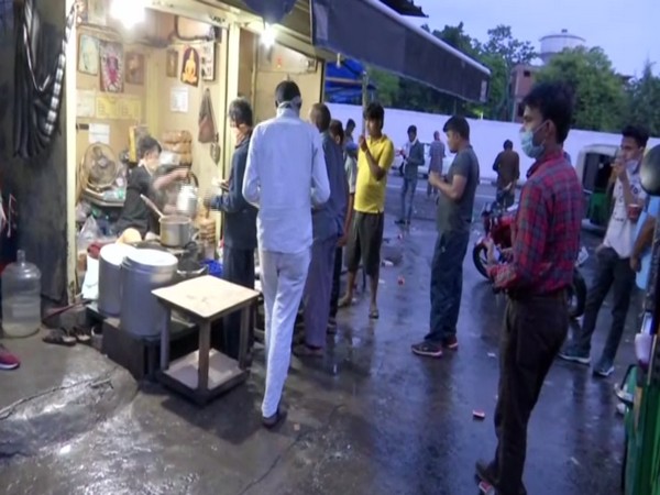 People sipping tea at Minto Road in Delhi on Wednesday morning. [Photo/ANI]