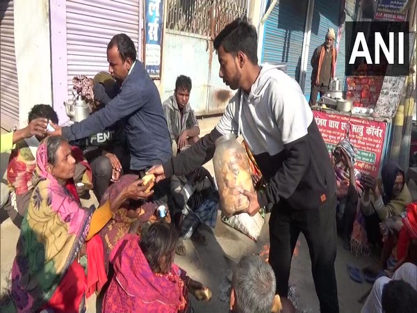 Visual of tea seller Sanjay Chandravanshi distributing food to people (Photo/ANI) 