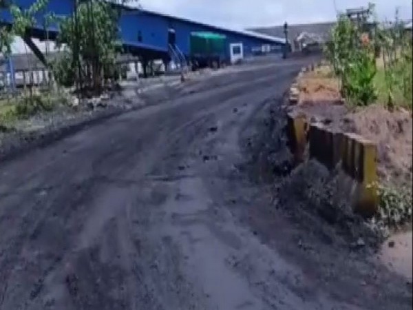 TRS affiliated TGBKS on Thursday begun a day-long strike to protest against the Central Government's decision to privatise coal mines. (Photo/ANI)