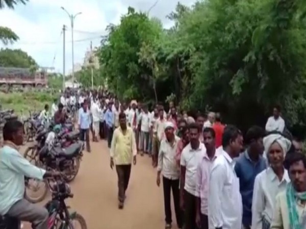 Farmers in long queue at Siddipet for urea on Thursday 