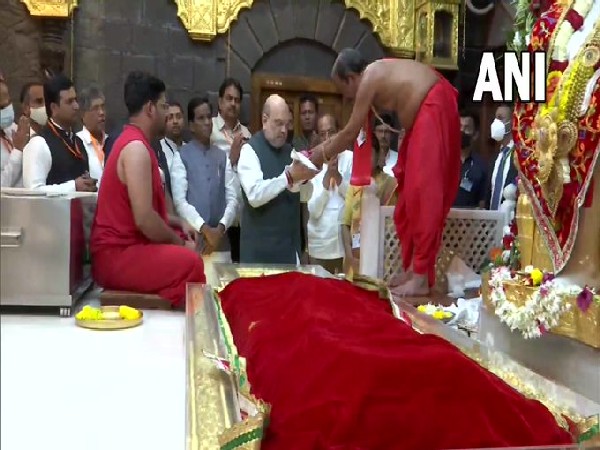 Amit Shah offers prayers at Shirdi Sai Baba Temple (Photo/ANI)