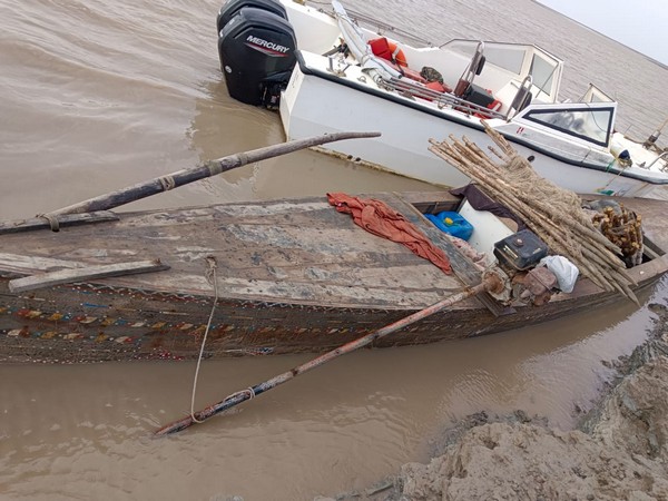BSF apprehends two Pakistani fishermen, seizes four Pakistani fishing boats from Bhuj. 