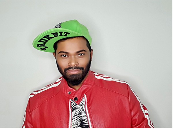 Singer songwriter Thomson Andrews