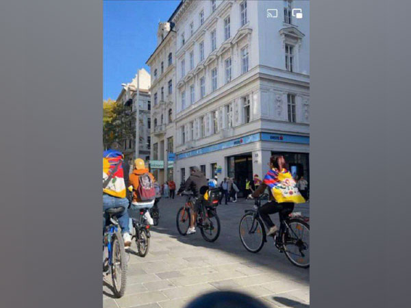 Protest held in front of Chinese consulate in Vienna